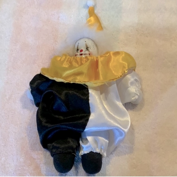 NWT Porcelain Face Clown Yellow Black White 7 1/2" Adorable Collector Clown - Picture 3 of 6
